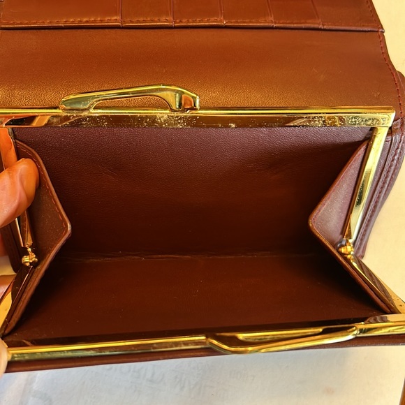 Cartier Bordeaux leather kisslock trifold wallet - Picture 8 of 10